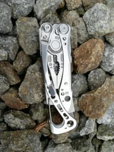 skeletiertes tool leatherman skeletool multi leicht test