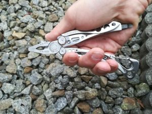 skeletool handhabung multitool leatherman