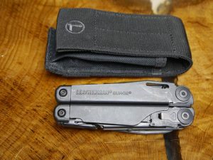 etui leatherman surge